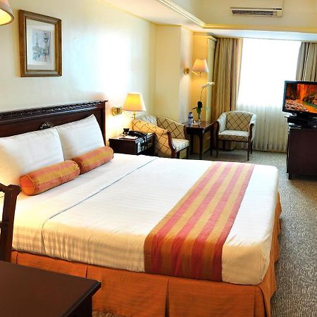 Networld Hotel Spa And Casino Pasay Kültér fotó