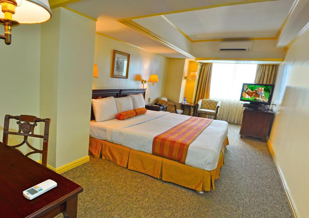 Networld Hotel Spa And Casino Pasay Kültér fotó