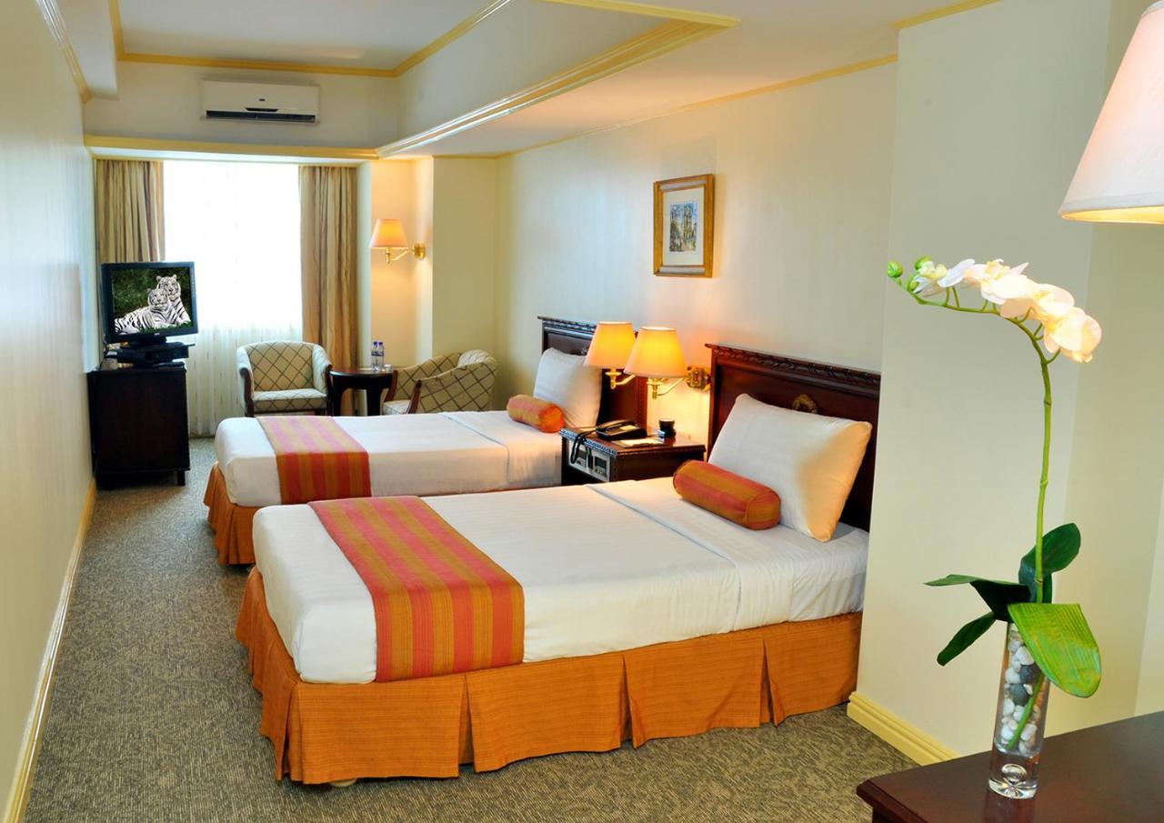 Networld Hotel Spa And Casino Pasay Kültér fotó