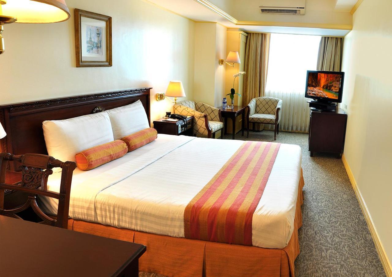 Networld Hotel Spa And Casino Pasay Kültér fotó